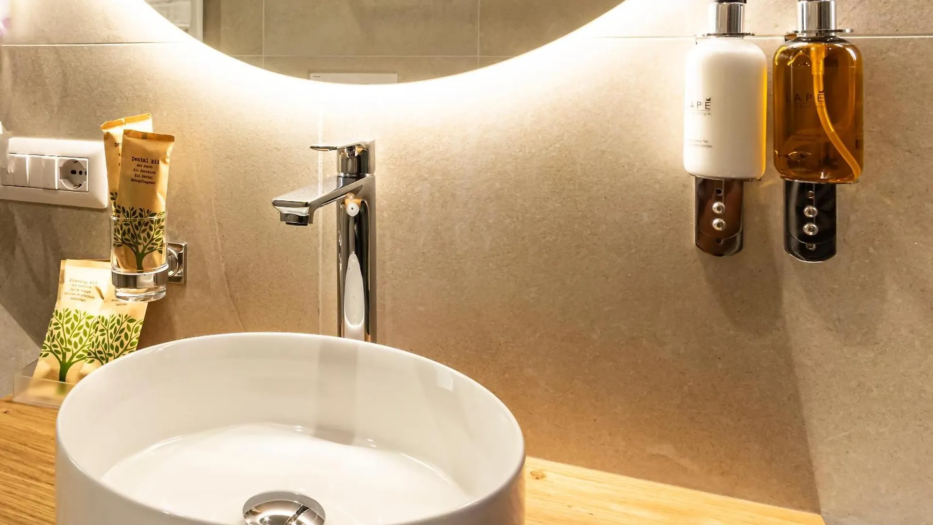 רומא Notte Ai Colli - Rooms & Kitchen בית הארחה