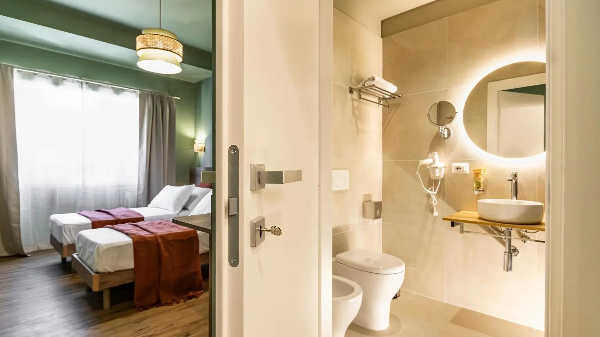 רומא Notte Ai Colli - Rooms & Kitchen בית הארחה